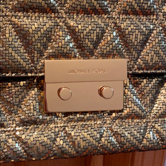 Michael Kors gold shoulder bag - Picture 6 of 12